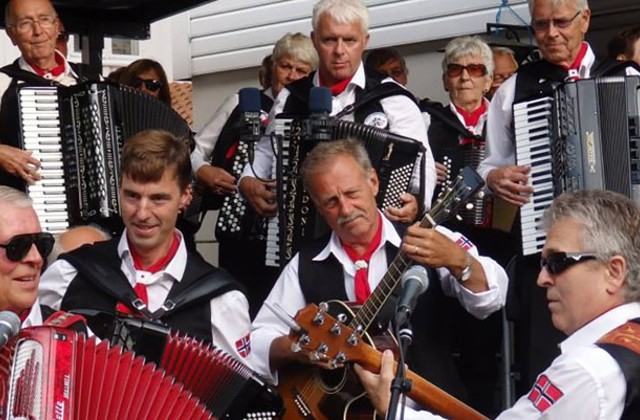 Promobilde for Lindesnes Trekkspillklubb! Hotellpakke med billetter